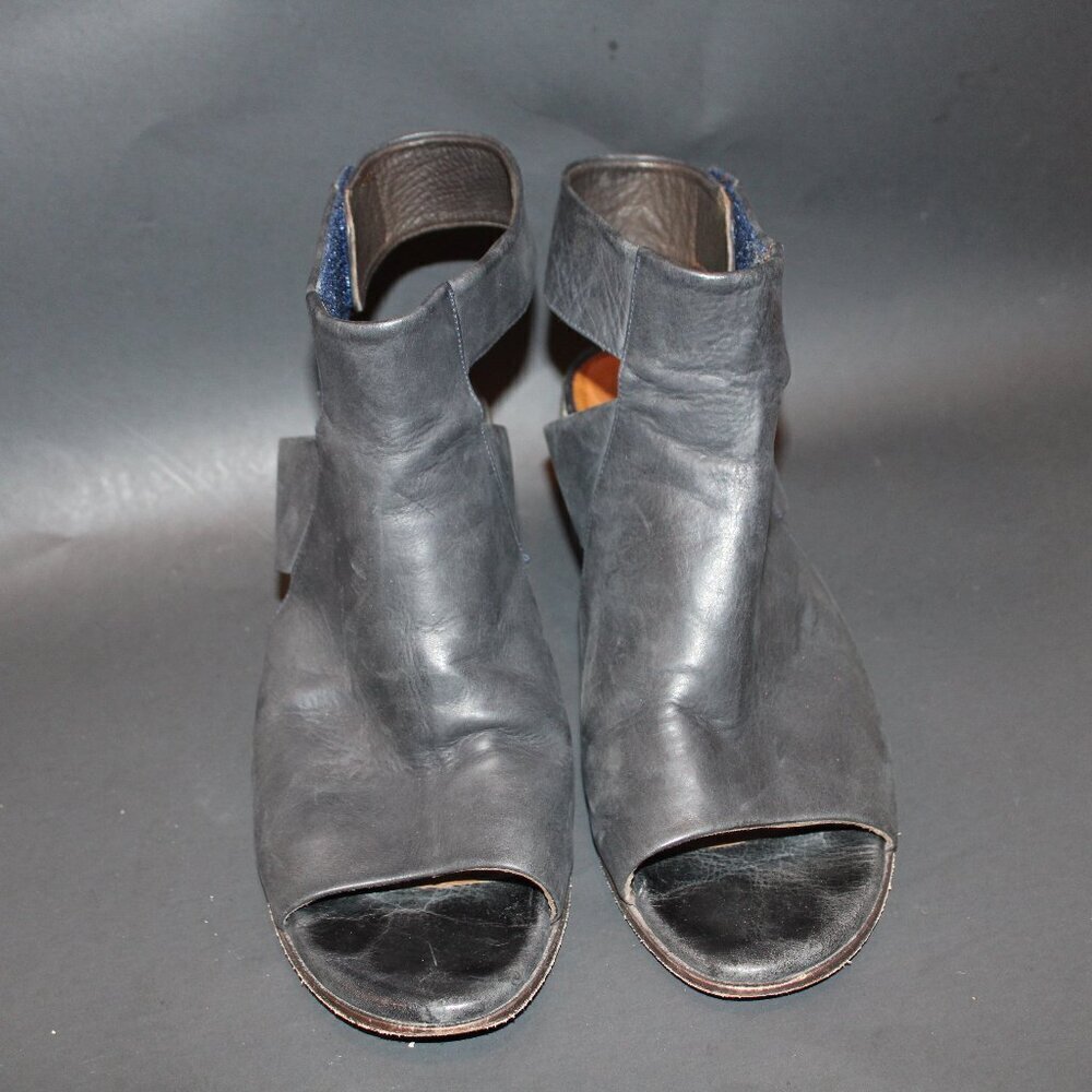 Coclico navy blue leather heel ankle strap open toe size 7/39